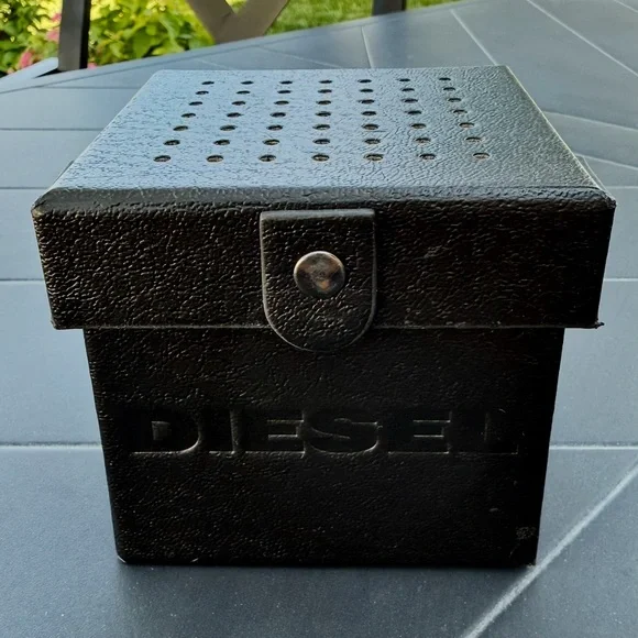 Diesel DZ7431 Mr Daddy Red Rubber Band Black Dial With Date Men's - Picture 4 of 8